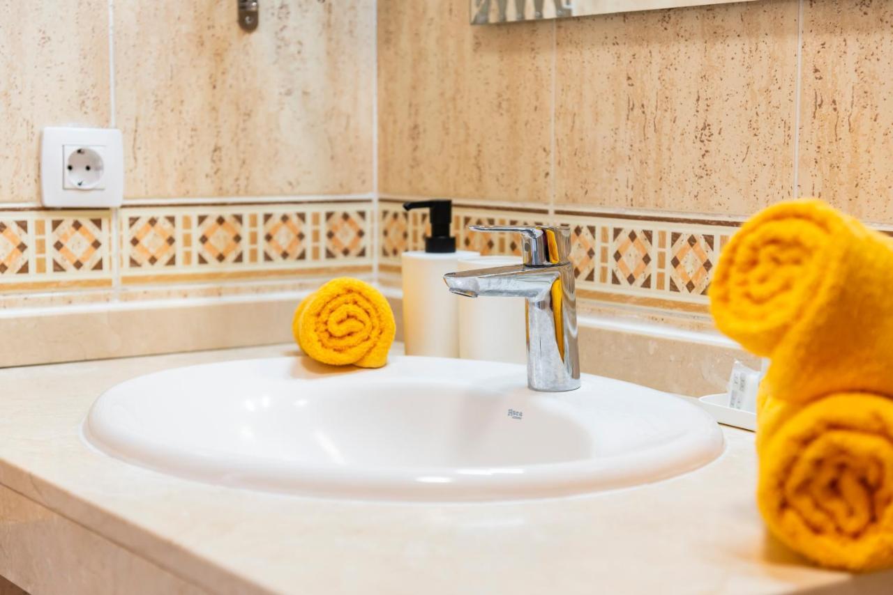 1314 Fabulous 2 Bedroom Accommodation Roof Terrace Callao Salvaje Luaran gambar
